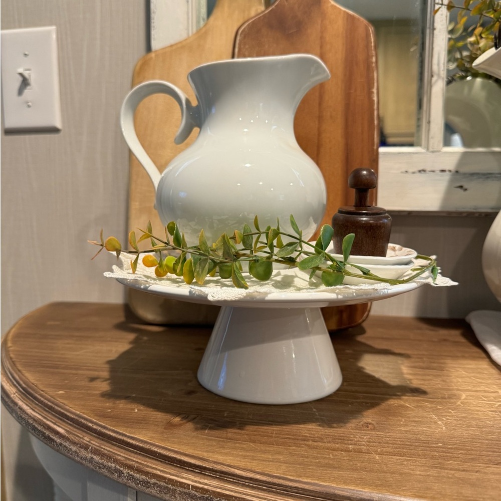 Elegant White Ceramic Cake Stand